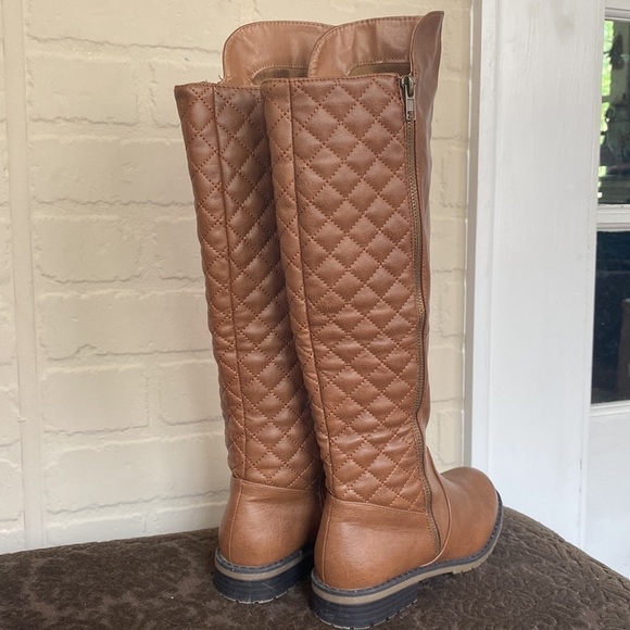 Charlotte Russe boots faux brown leather riding style quilted pattern - Picture 3 of 6